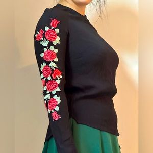 Roses Embroided Shirt 🌹🖤